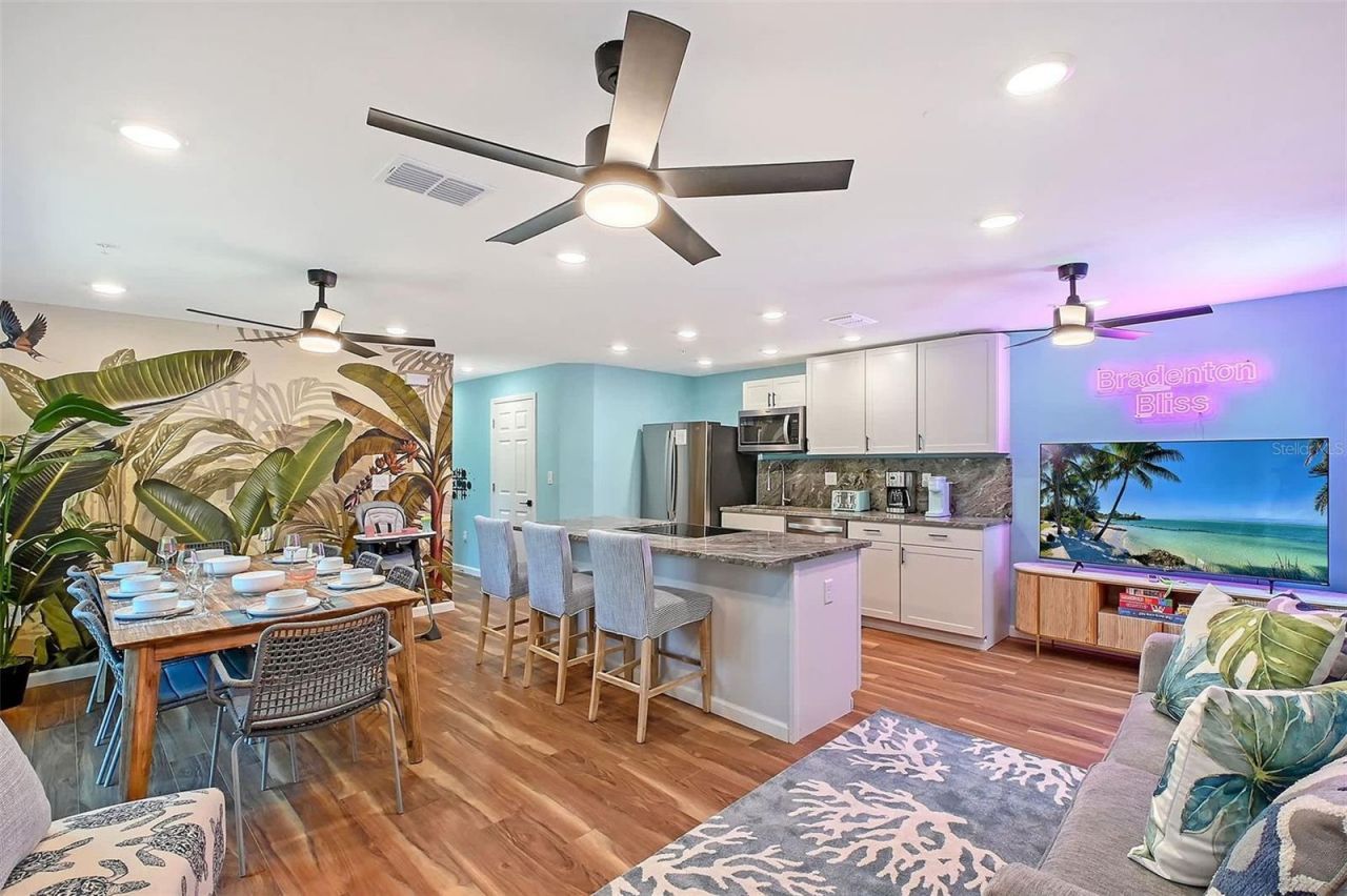 2704 49th Avenue W, Bradenton, FL 34207 Photo