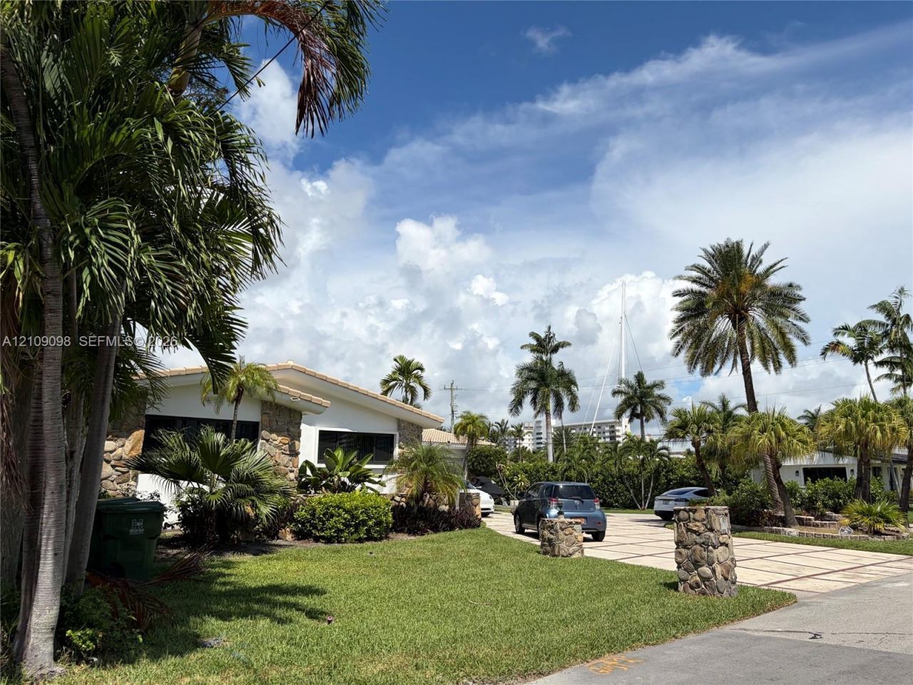 600 Hibiscus Dr , Hallandale Beach, FL 33009 Photo