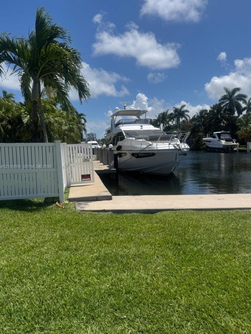 600 Hibiscus Dr , Hallandale Beach, FL 33009 Photo