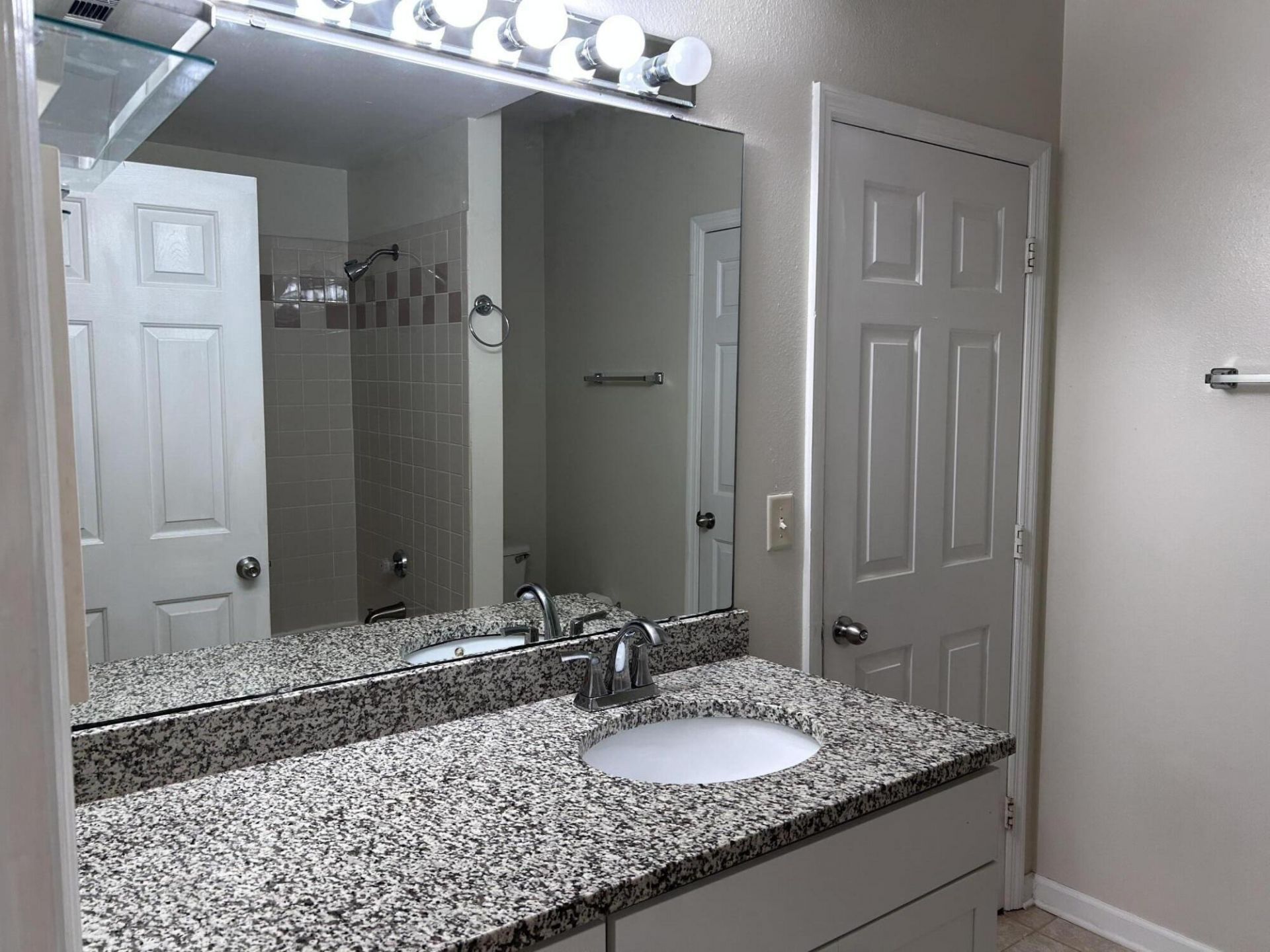 700 Daniel Ellis Drive Photo 12