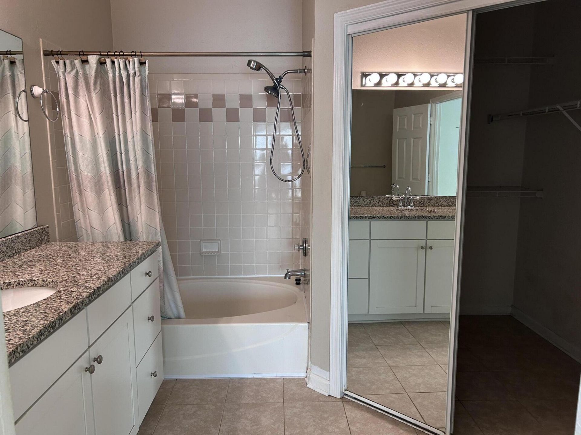 700 Daniel Ellis Drive Photo 14