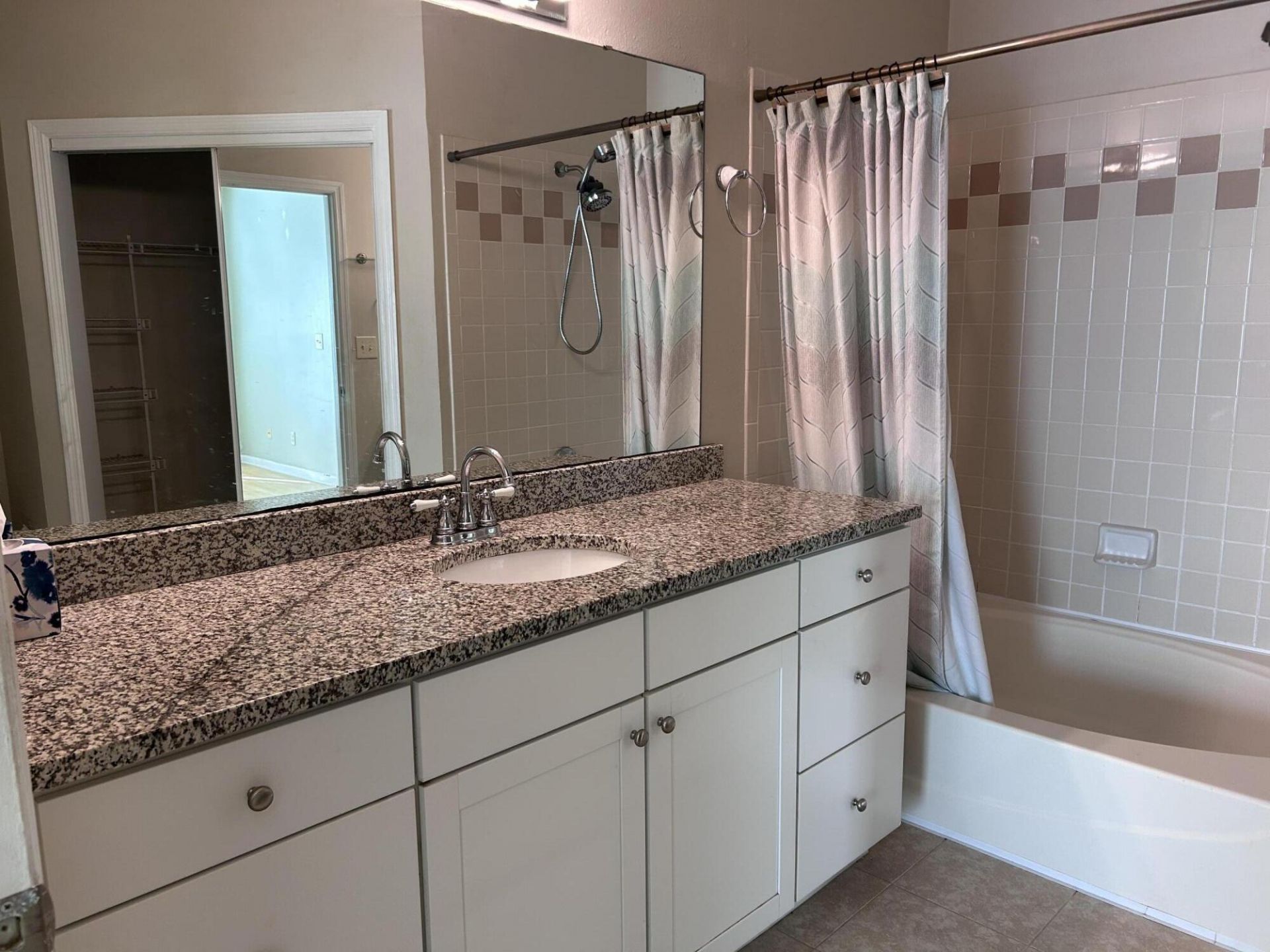 700 Daniel Ellis Drive Photo 16