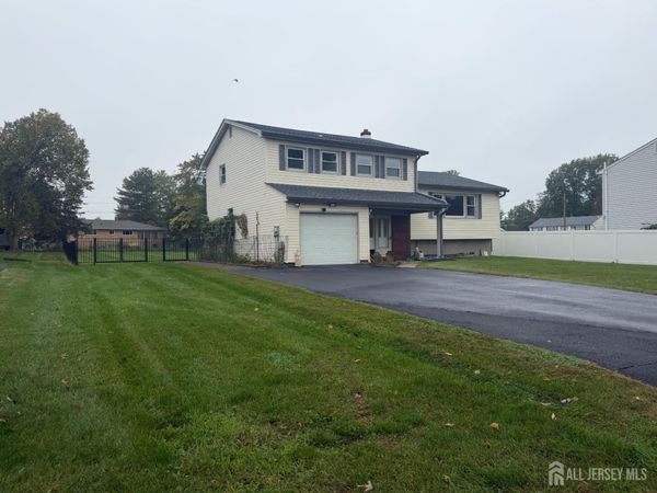 4 Michael Avenue , Kendall Park, NJ 08824