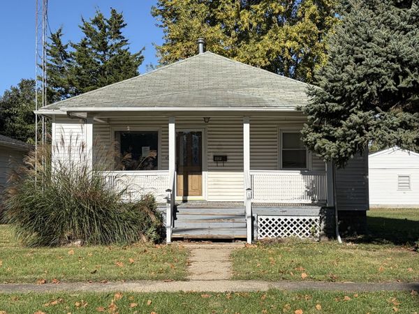 1111 N McLean Street , Lincoln, IL 62656