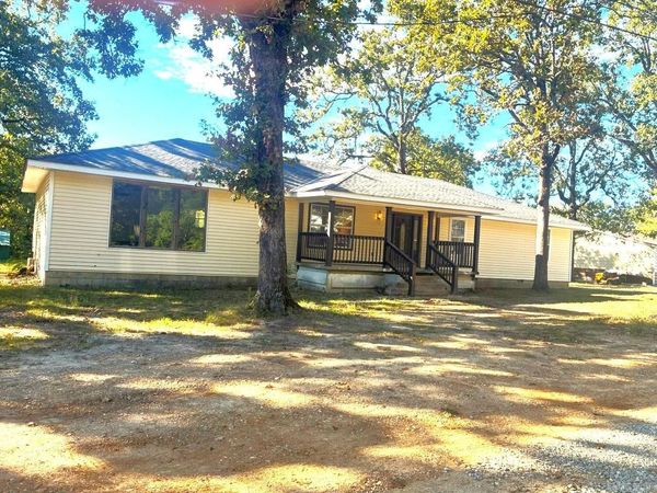 132 Central Street , Flippin, AR 72634