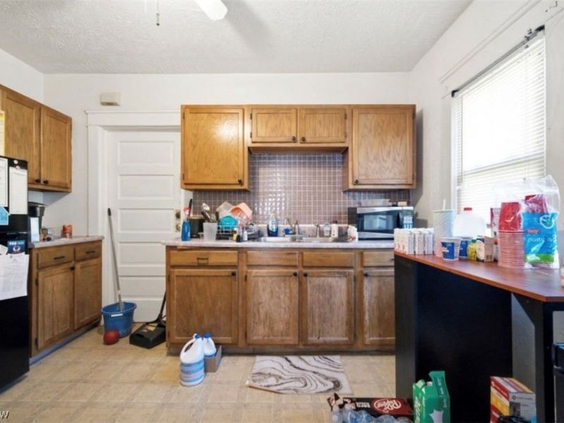 10305 Ostend Avenue, Cleveland, OH 44108 Photo 13
