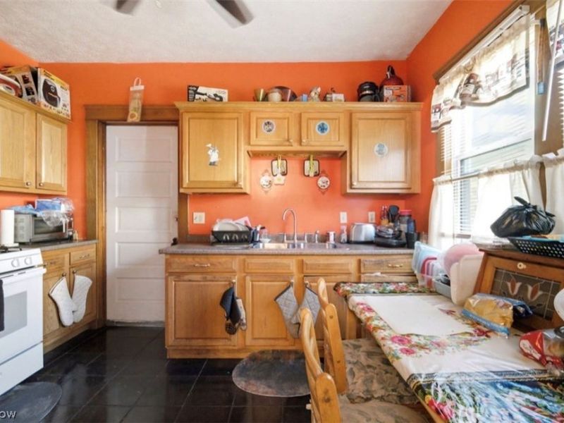 10305 Ostend Avenue, Cleveland, OH 44108 Photo 8