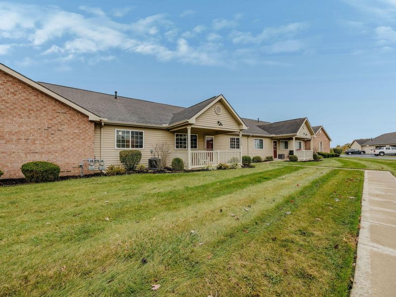4330 Cobbleton Grove Circle, Unit 15, Canal Winchester, OH 43110 Photo 2