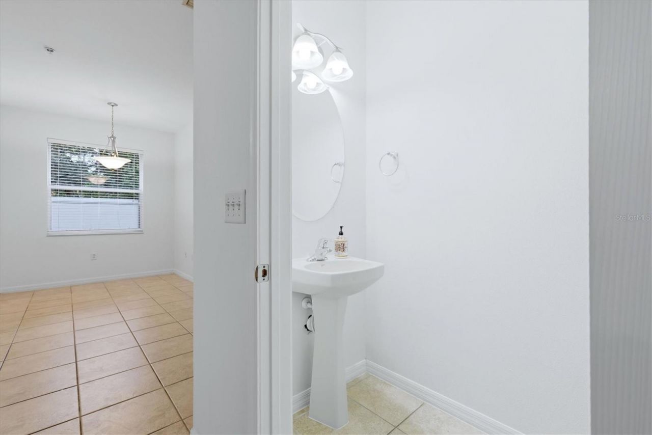 3639 Parkridge Circle, Unit 10-102, Sarasota, FL 34243 Photo