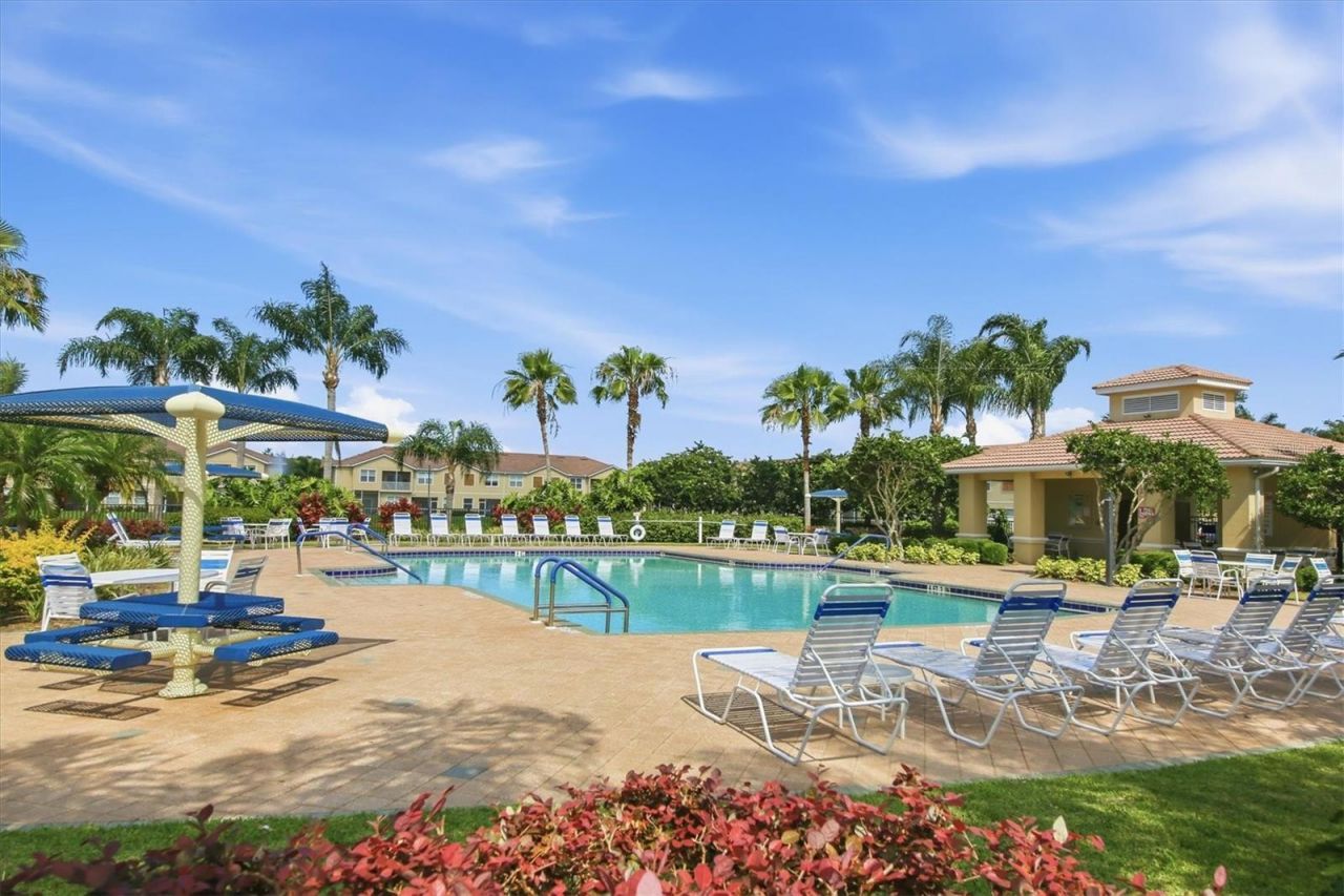 3639 Parkridge Circle, Unit 10-102, Sarasota, FL 34243 Photo