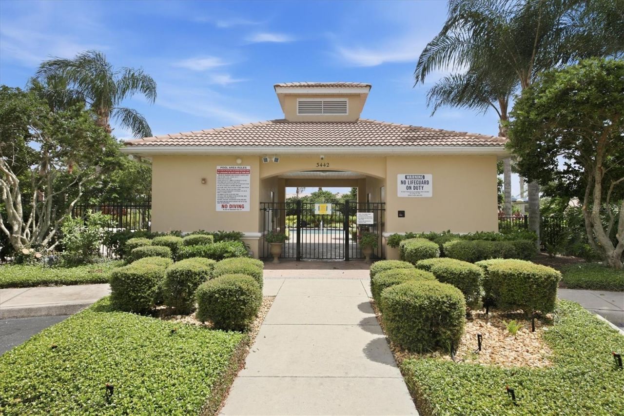 3639 Parkridge Circle, Unit 10-102, Sarasota, FL 34243 Photo