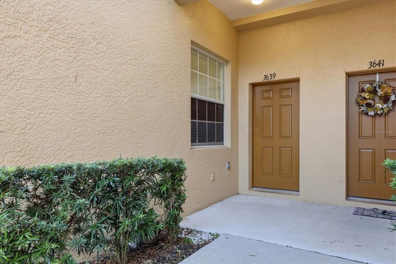 3639 Parkridge Circle, Unit 10-102, Sarasota, FL 34243 Photo