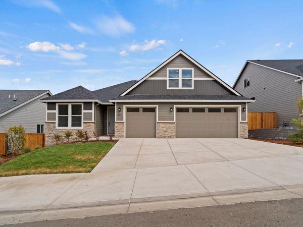 387 Arrowhead Trail, Unit 501, Eagle Point, OR 97524