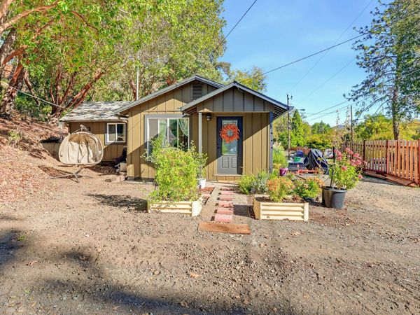 981 4th Avenue, Gold Hill, OR 97525