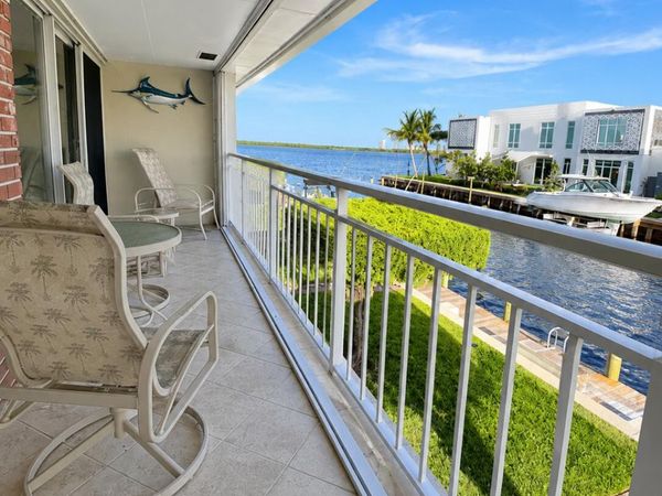 68 YACHT CLUB Drive, Unit 22, North Palm Beach, FL 33408