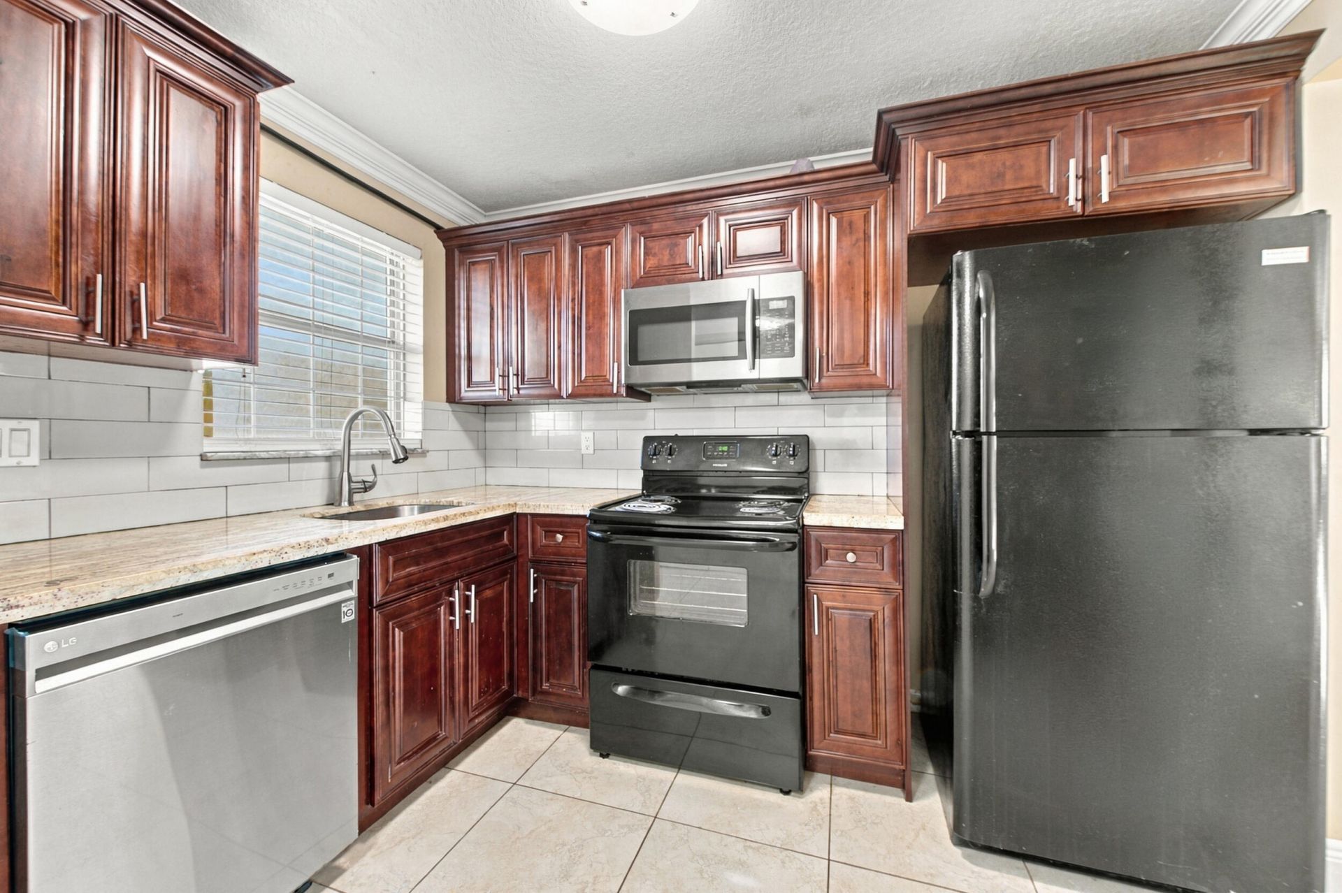 8285 Sunrise Lakes Boulevard, Unit 102, Sunrise, FL 33322 Photo