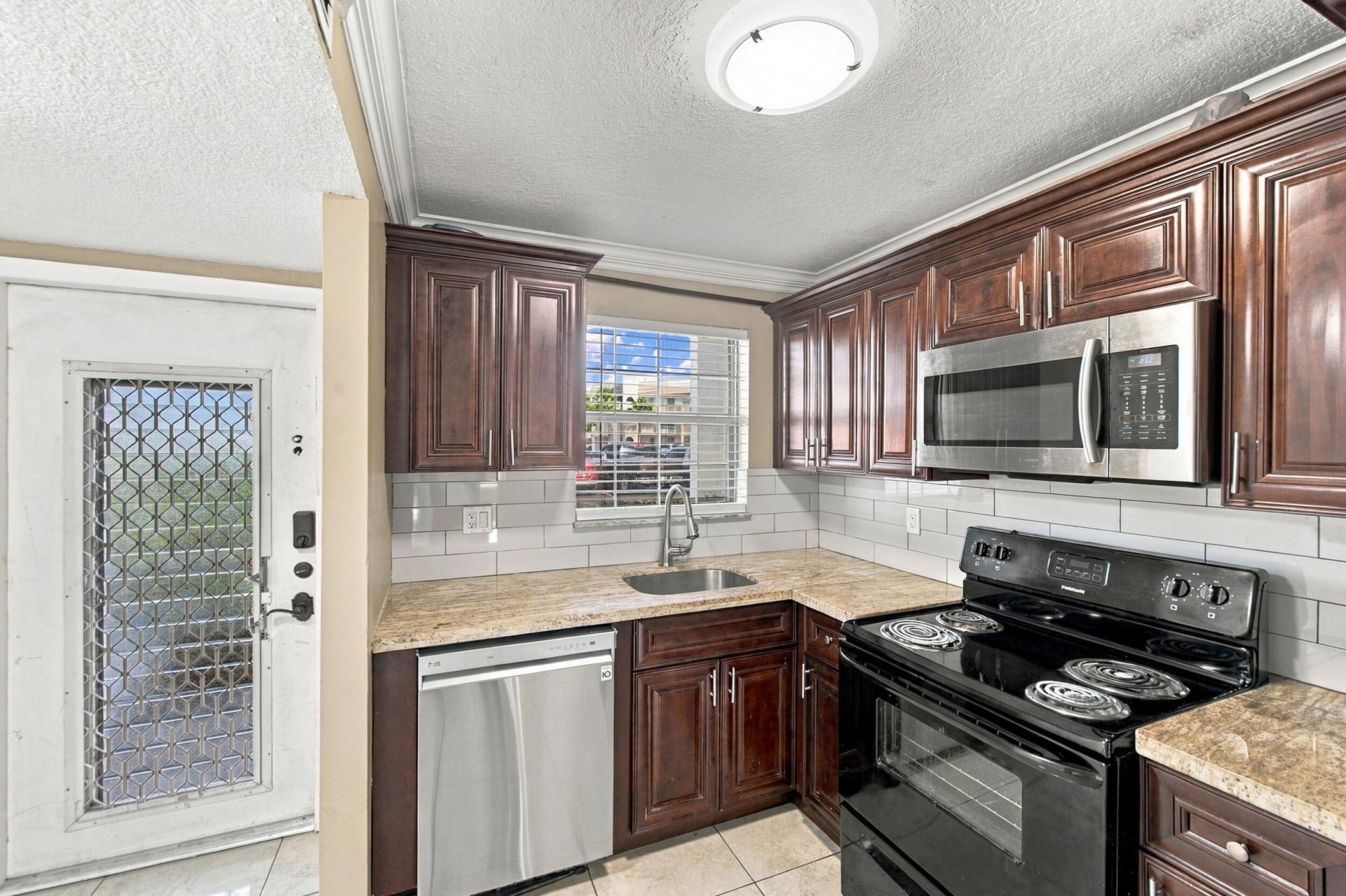 8285 Sunrise Lakes Boulevard, Unit 102, Sunrise, FL 33322 Photo