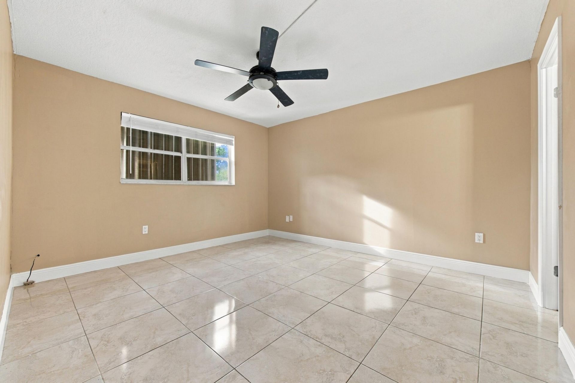 8285 Sunrise Lakes Boulevard, Unit 102, Sunrise, FL 33322 Photo