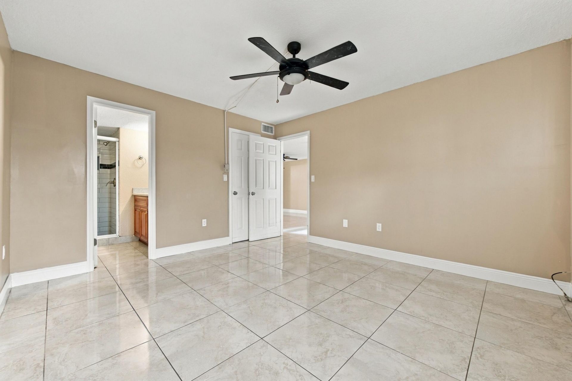 8285 Sunrise Lakes Boulevard, Unit 102, Sunrise, FL 33322 Photo