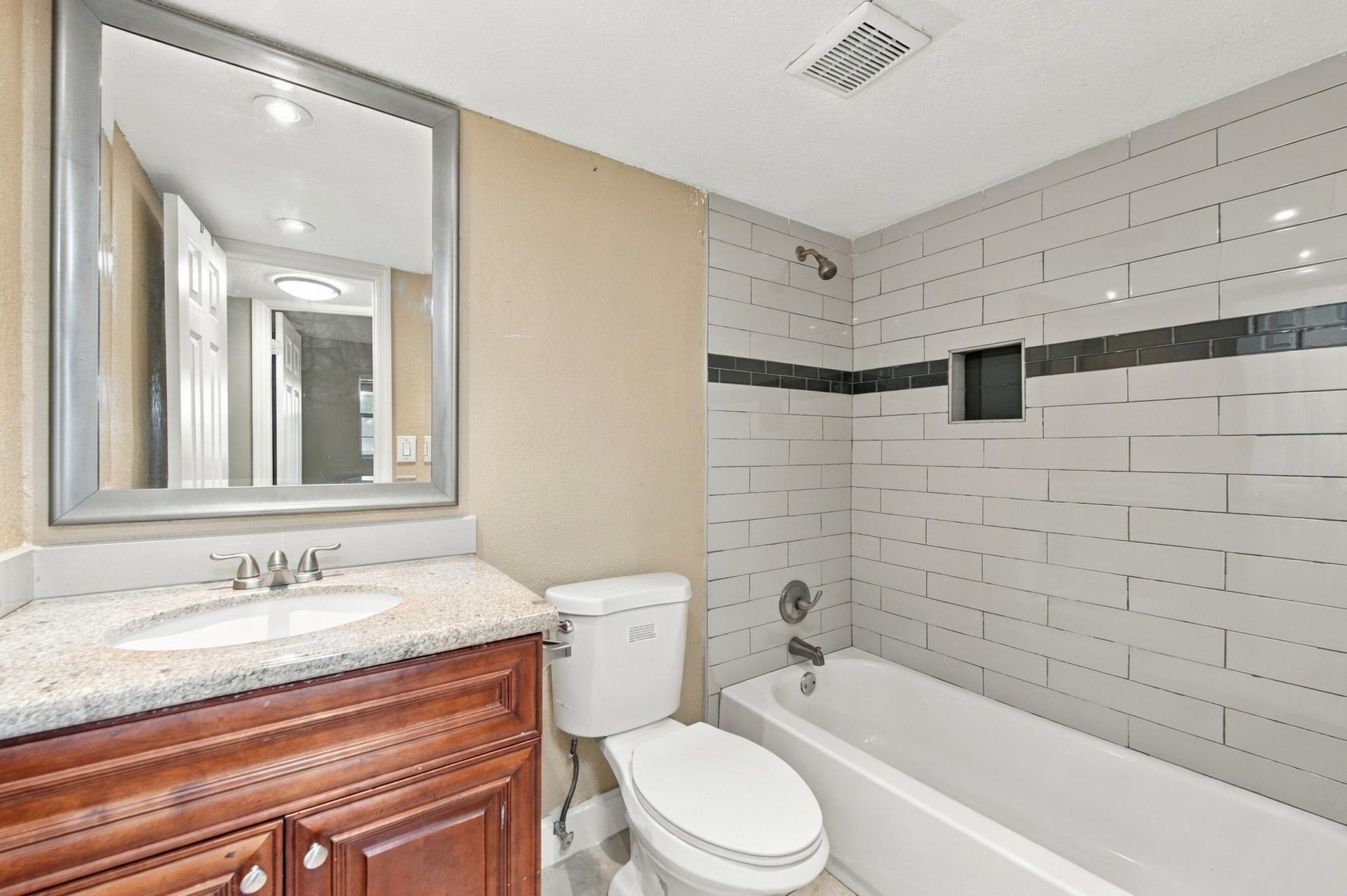 8285 Sunrise Lakes Boulevard, Unit 102, Sunrise, FL 33322 Photo