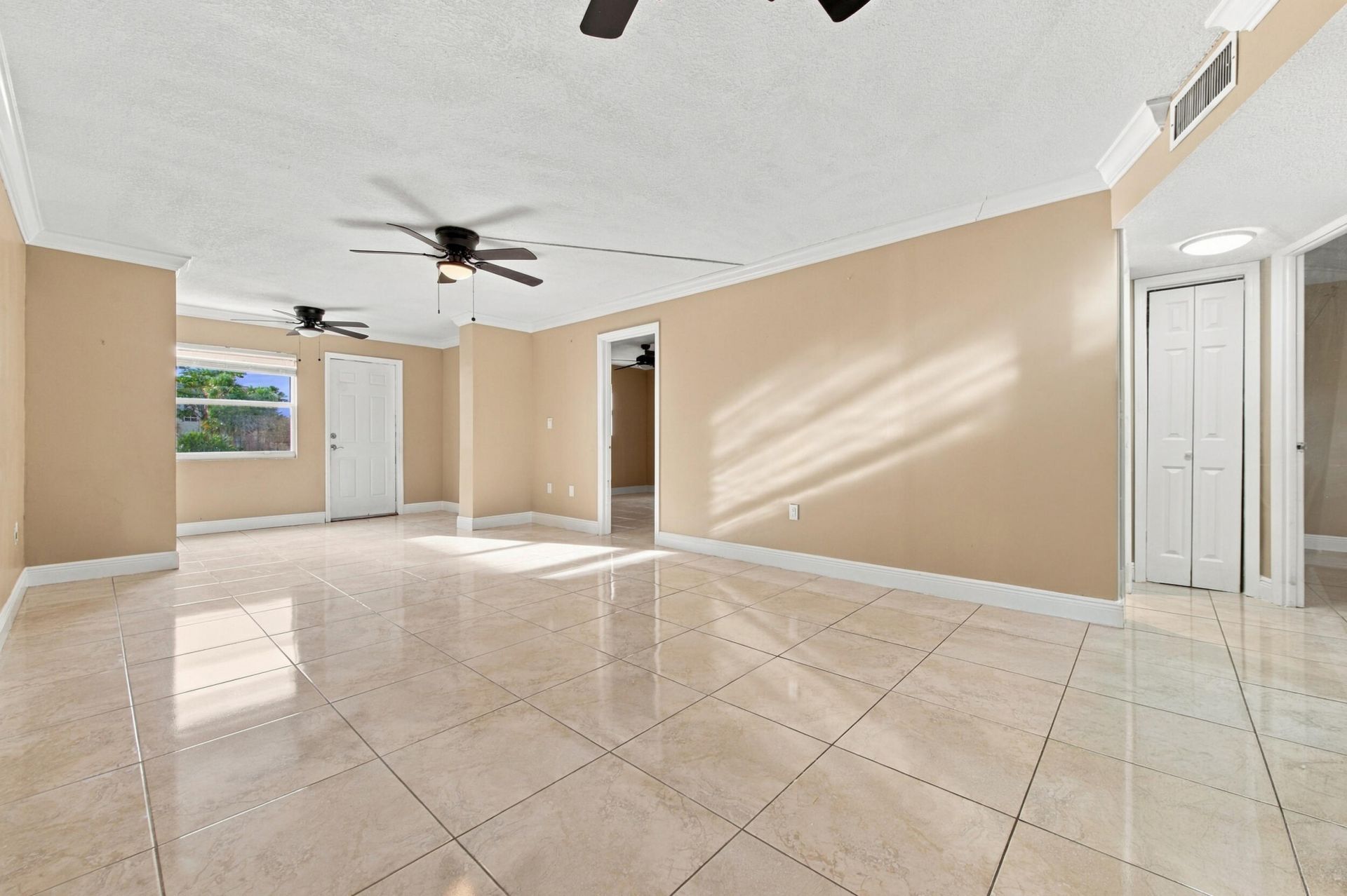 8285 Sunrise Lakes Boulevard, Unit 102, Sunrise, FL 33322 Photo