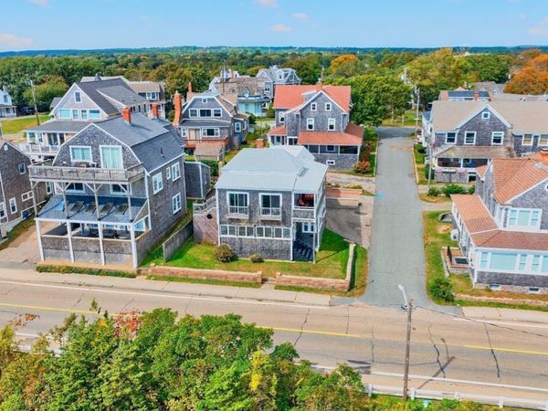 331 Grand Ave, Falmouth, MA 02540