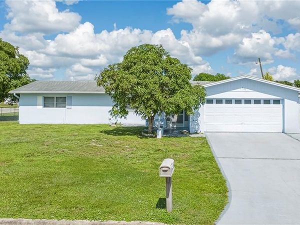 501 Parkside ST , LEHIGH ACRES, FL 33936