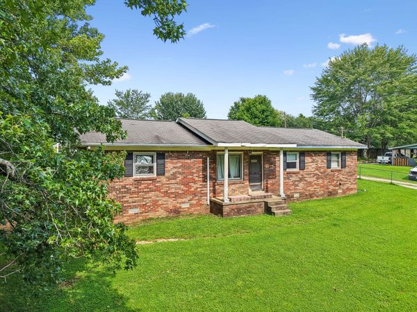 208 Church St S, Mc Ewen, TN 37101