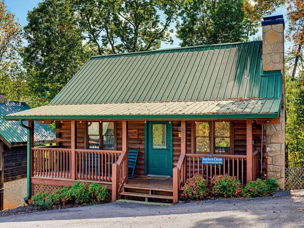 513 Chickasaw Gap Way, Pigeon Forge, TN 37863