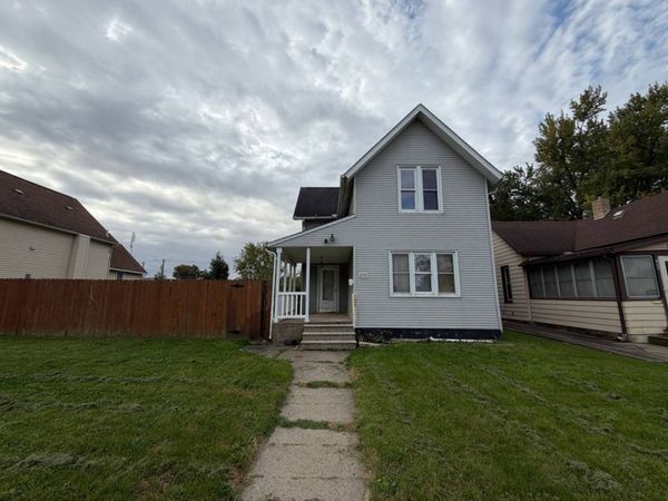 819 11th Avenue , Clinton, IA 52732