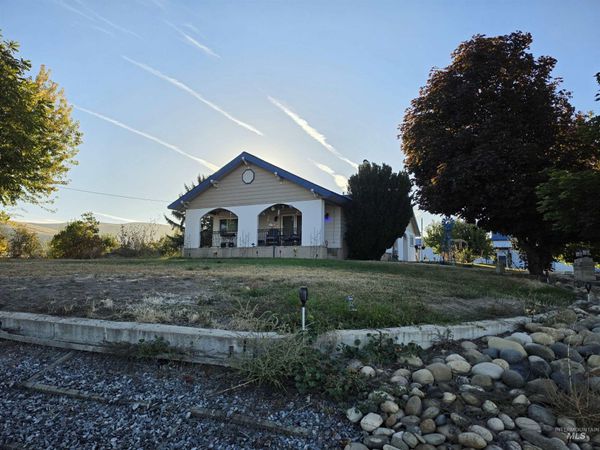 11476 Hill Rd, Payette, ID 83661
