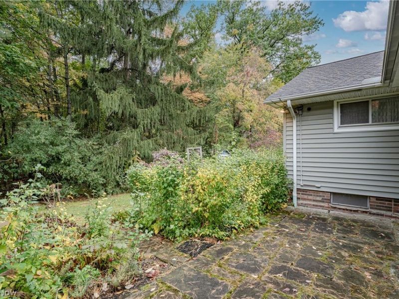 2090 Marshfield Road , Mayfield Heights, OH 44124 Photo 19