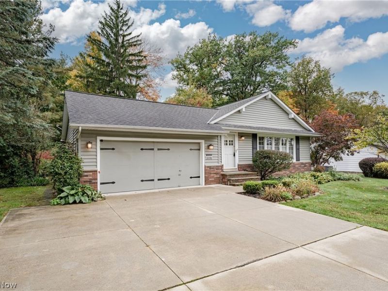 2090 Marshfield Road , Mayfield Heights, OH 44124 Photo 2