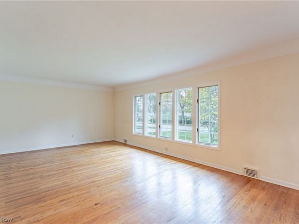 2090 Marshfield Road , Mayfield Heights, OH 44124