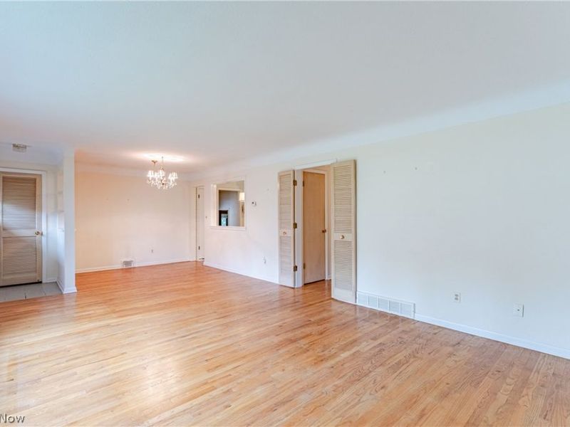 2090 Marshfield Road , Mayfield Heights, OH 44124 Photo 5