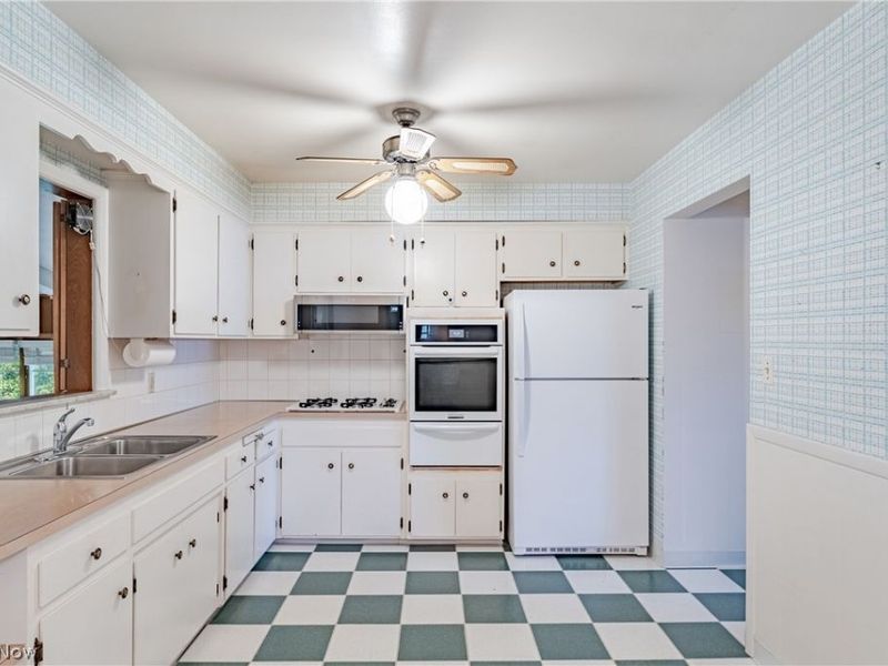 2090 Marshfield Road , Mayfield Heights, OH 44124 Photo 6