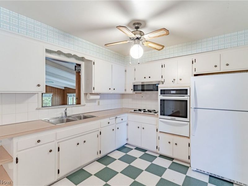 2090 Marshfield Road , Mayfield Heights, OH 44124 Photo 7