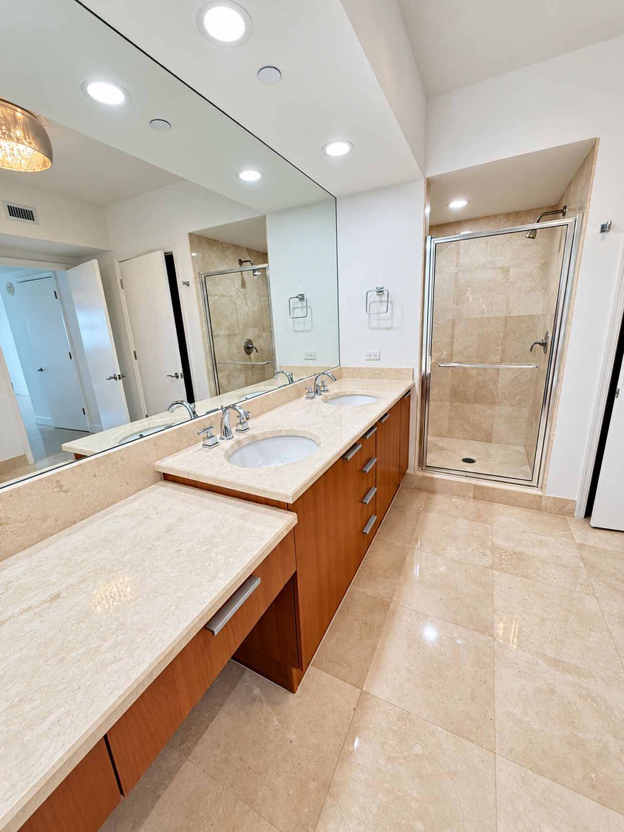 2640 Lake Shore Drive, Unit 1711, Riviera Beach, FL 33404 Photo