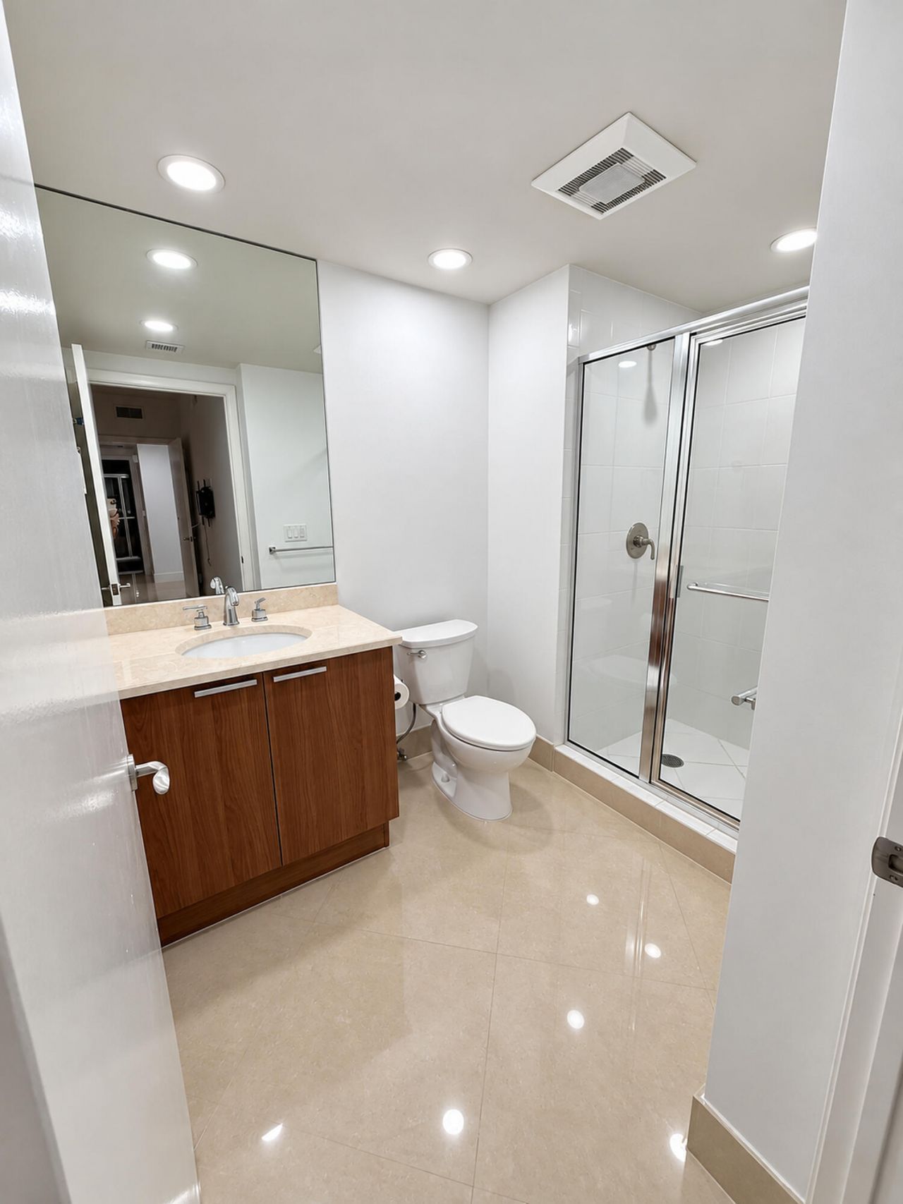 2640 Lake Shore Drive, Unit 1711, Riviera Beach, FL 33404 Photo