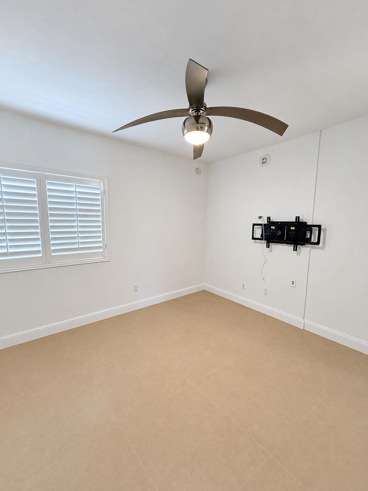 2640 Lake Shore Drive, Unit 1711, Riviera Beach, FL 33404 Photo