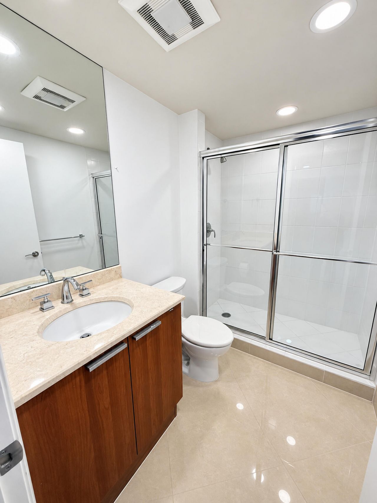 2640 Lake Shore Drive, Unit 1711, Riviera Beach, FL 33404 Photo