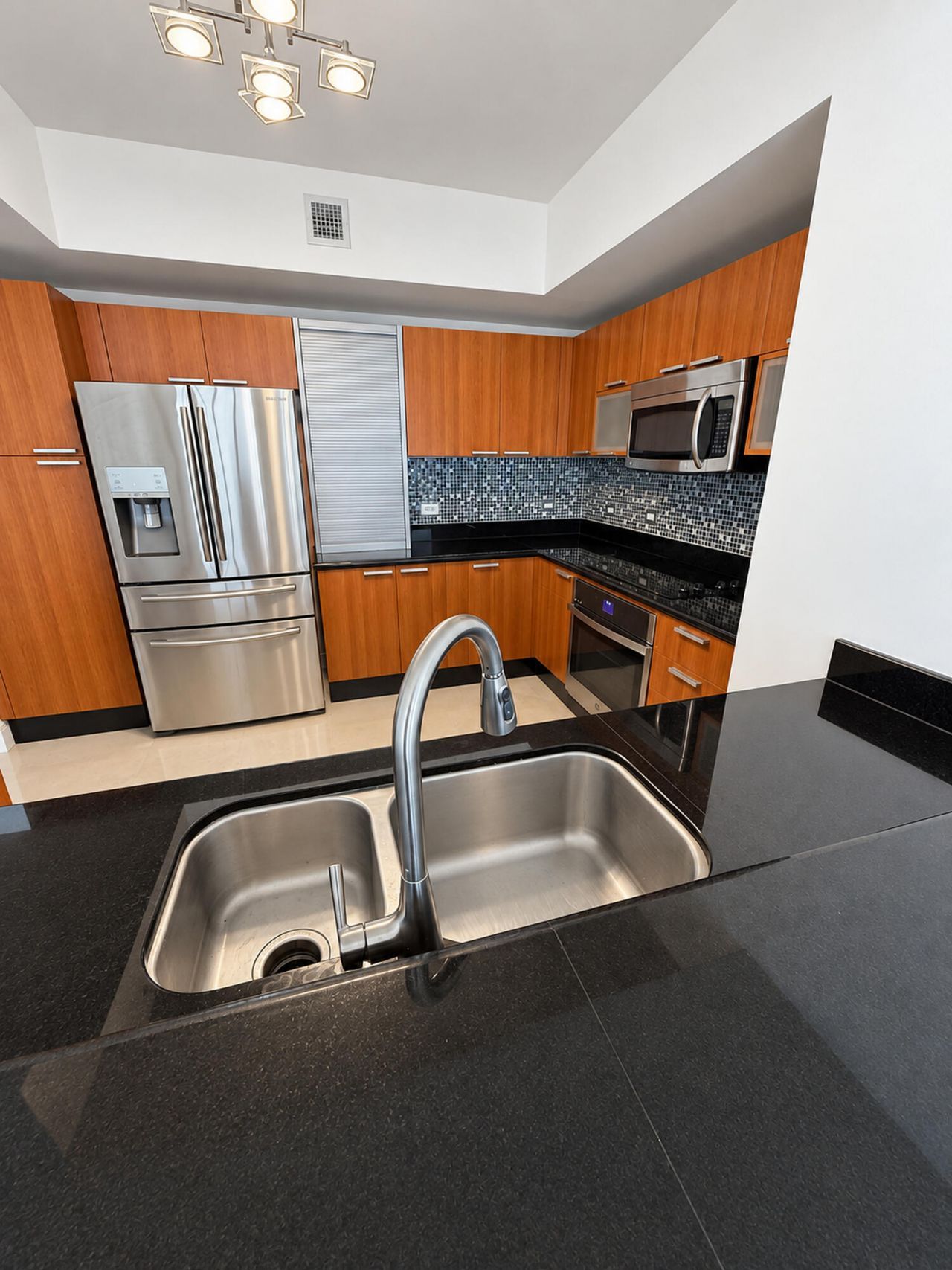 2640 Lake Shore Drive, Unit 1711, Riviera Beach, FL 33404 Photo