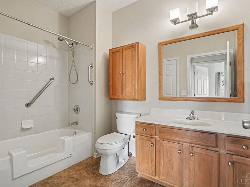 956 Crossing Pointe, Springfield Township, OH 45231 Photo 12