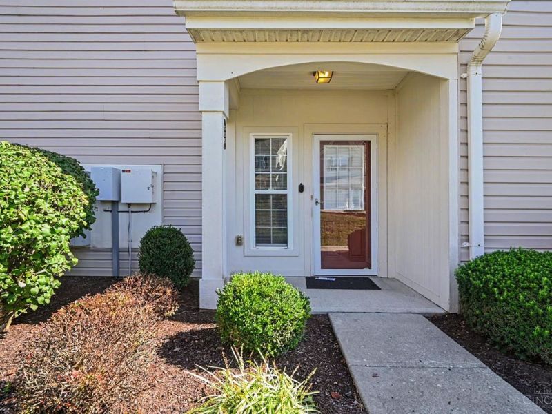956 Crossing Pointe, Springfield Township, OH 45231 Photo 2