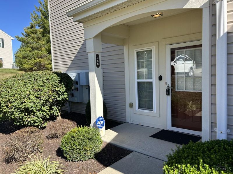 956 Crossing Pointe, Springfield Township, OH 45231 Photo 2
