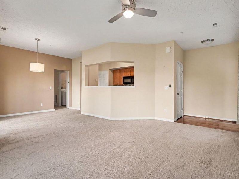 956 Crossing Pointe, Springfield Township, OH 45231 Photo 6