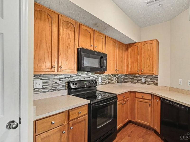 956 Crossing Pointe, Springfield Township, OH 45231 Photo 9