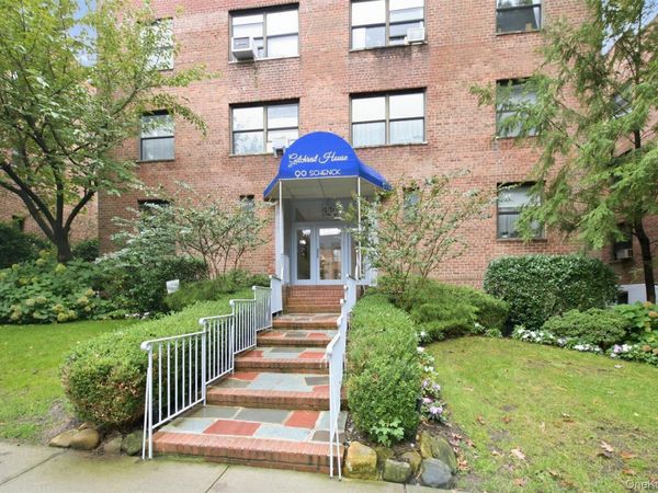 90 Schenck , Unit 3M, Great Neck, NY 11021