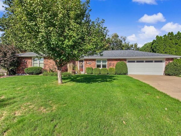 2126 W Huntington Drive, Quincy, IL 62301