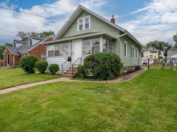 1718 13th Avenue , Moline, IL 61265